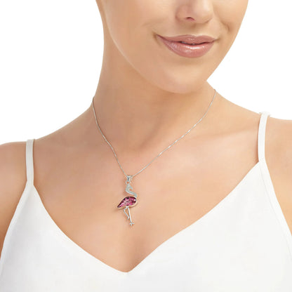 Flamingo-Halskette von Shrieking Violet® Anhänger aus Sterlingsilber mit pinker Heide. Handgemachter Schmuck mit echten Blumen